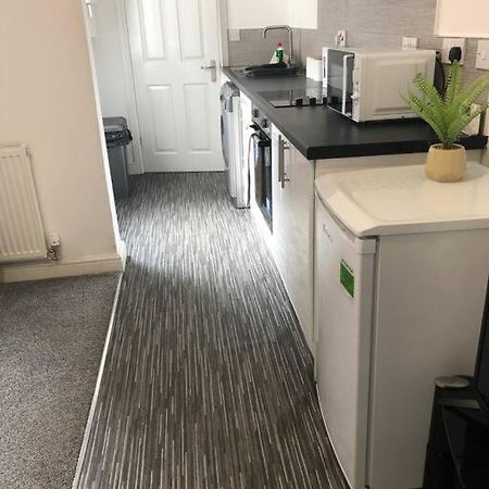 Simple And Sweet, Flat On Lewis Street - 1 Br Apartment Stoke-on-Trent Bagian luar foto