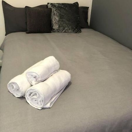Simple And Sweet, Flat On Lewis Street - 1 Br Apartment Stoke-on-Trent Bagian luar foto